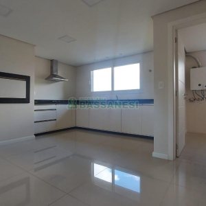 Apartamento com 190m², 3 dormitórios, 4 vagas, no bairro Centro em Caxias do Sul para Comprar