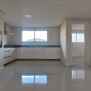 Apartamento com 190m², 3 dormitórios, 4 vagas, no bairro Centro em Caxias do Sul para Comprar