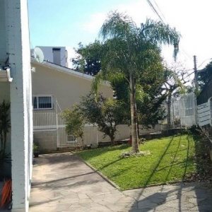 Sobrado com 106m², 3 dormitórios, 1 vaga, no bairro Bela Vista em Caxias do Sul para Comprar