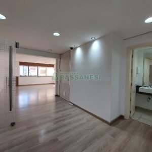 Sala com 50m², 1 vaga, no bairro Centro em Caxias do Sul para Comprar