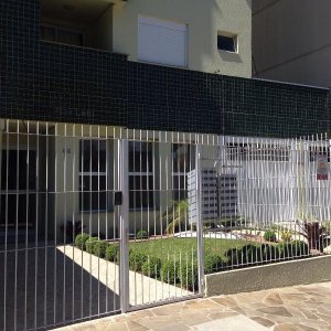 Apto Mobiliado com 88m², 3 dormitórios, 2 vagas, no bairro Pio X em Caxias do Sul para Comprar