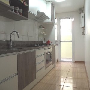 Apto Mobiliado com 88m², 3 dormitórios, 2 vagas, no bairro Pio X em Caxias do Sul para Comprar