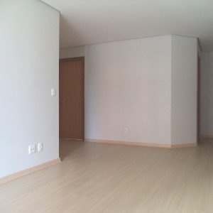 Apartamento com 80m², 2 dormitórios, 1 vaga, no bairro Pio X em Caxias do Sul para Comprar