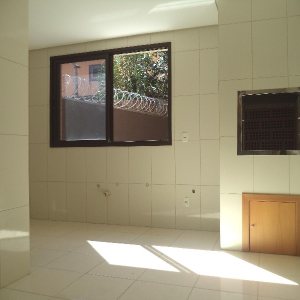 Apartamento com 80m², 2 dormitórios, 1 vaga, no bairro Pio X em Caxias do Sul para Comprar