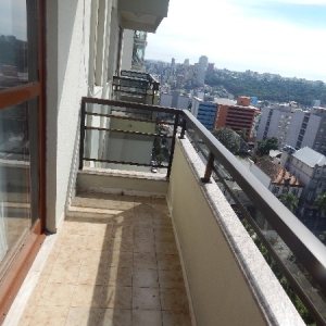 Apto Mobiliado com 120m², 3 dormitórios, no bairro Centro em Caxias do Sul para Comprar