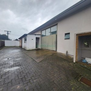 Loja com 415m², no bairro Kayser em Caxias do Sul para Alugar ou Comprar