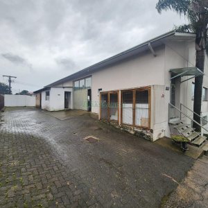 Loja com 415m², no bairro Kayser em Caxias do Sul para Alugar ou Comprar