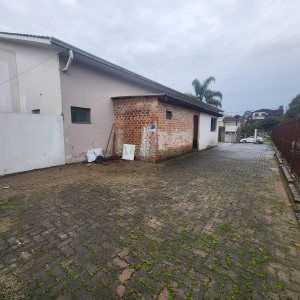 Loja com 415m², no bairro Kayser em Caxias do Sul para Alugar ou Comprar