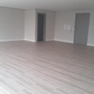 Sala com 51m², 1 vaga, no bairro São Pelegrino em Caxias do Sul para Comprar