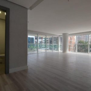 Sala com 85m², 2 vagas, no bairro São Pelegrino em Caxias do Sul para Comprar
