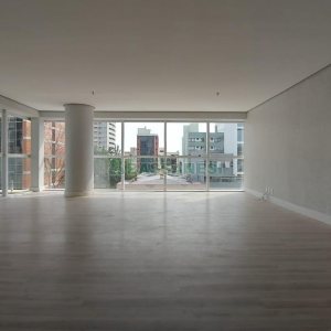 Sala com 85m², 2 vagas, no bairro São Pelegrino em Caxias do Sul para Comprar