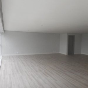 Sala com 90m², 2 vagas, no bairro São Pelegrino em Caxias do Sul para Comprar