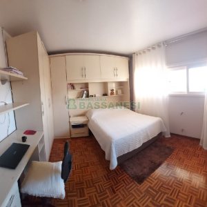 Casa com 229m², 3 dormitórios, 3 vagas, no bairro Kayser em Caxias do Sul para Comprar