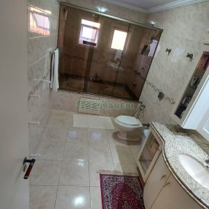 Casa com 229m², 3 dormitórios, 3 vagas, no bairro Kayser em Caxias do Sul para Comprar