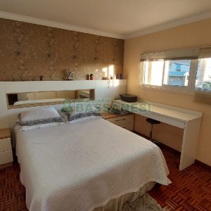 Casa com 229m², 3 dormitórios, 3 vagas, no bairro Kayser em Caxias do Sul para Comprar