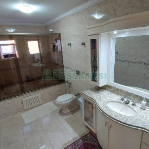 Casa com 229m², 3 dormitórios, 3 vagas, no bairro Kayser em Caxias do Sul para Comprar