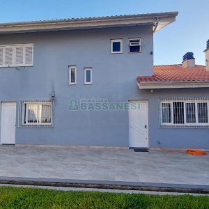 Casa com 229m², 3 dormitórios, 3 vagas, no bairro Kayser em Caxias do Sul para Comprar