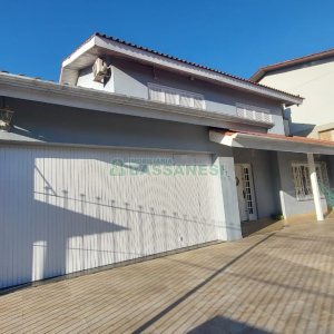 Casa com 229m², 3 dormitórios, 3 vagas, no bairro Kayser em Caxias do Sul para Comprar