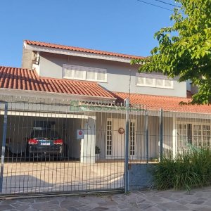 Casa com 229m², 3 dormitórios, 3 vagas, no bairro Kayser em Caxias do Sul para Comprar