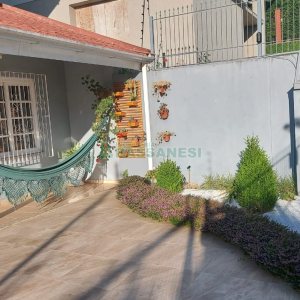 Casa com 229m², 3 dormitórios, 3 vagas, no bairro Kayser em Caxias do Sul para Comprar