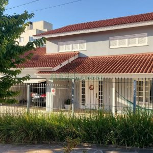 Casa com 229m², 3 dormitórios, 3 vagas, no bairro Kayser em Caxias do Sul para Comprar