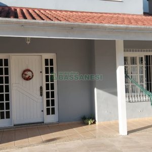 Casa com 229m², 3 dormitórios, 3 vagas, no bairro Kayser em Caxias do Sul para Comprar