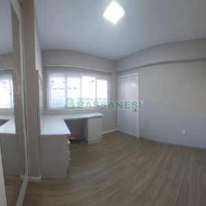 Casa com 229m², 3 dormitórios, 3 vagas, no bairro Kayser em Caxias do Sul para Comprar