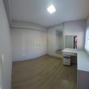 Casa com 229m², 3 dormitórios, 3 vagas, no bairro Kayser em Caxias do Sul para Comprar