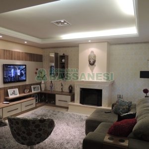 Casa com 229m², 3 dormitórios, 3 vagas, no bairro Kayser em Caxias do Sul para Comprar