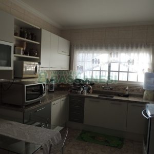 Casa com 229m², 3 dormitórios, 3 vagas, no bairro Kayser em Caxias do Sul para Comprar