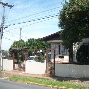 Casa com 150m², 3 dormitórios, 1 vaga, no bairro Jardim América em Caxias do Sul para Comprar