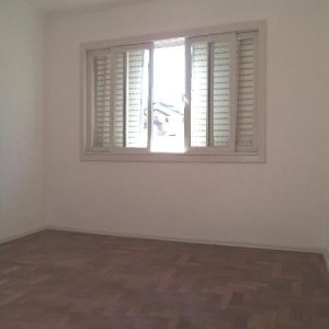 Casa com 261m², 8 dormitórios, 10 vagas, no bairro Rio Branco em Caxias do Sul para Comprar