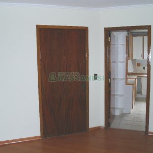 Apartamento com 106m², 3 dormitórios, 1 vaga, no bairro Santa Catarina em Caxias do Sul para Alugar