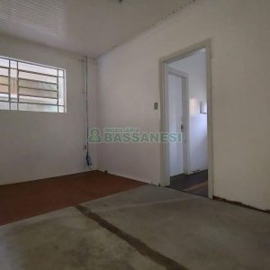 Casa Comercial com 350m², 1 vaga, no bairro Lourdes em Caxias do Sul para Alugar