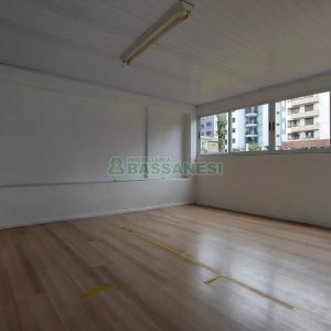 Casa Comercial com 350m², 1 vaga, no bairro Lourdes em Caxias do Sul para Alugar