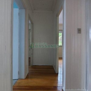 Casa Comercial com 350m², 1 vaga, no bairro Lourdes em Caxias do Sul para Alugar