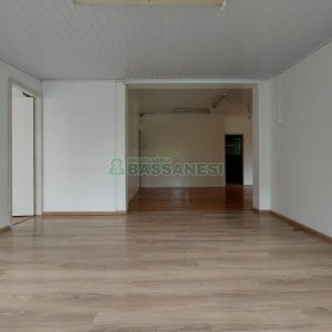 Casa Comercial com 350m², 1 vaga, no bairro Lourdes em Caxias do Sul para Alugar