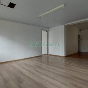 Casa Comercial com 350m², 1 vaga, no bairro Lourdes em Caxias do Sul para Alugar