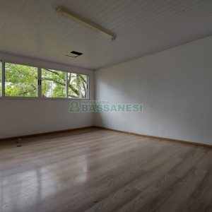 Casa Comercial com 350m², 1 vaga, no bairro Lourdes em Caxias do Sul para Alugar