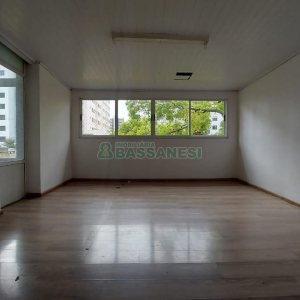 Casa Comercial com 350m², 1 vaga, no bairro Lourdes em Caxias do Sul para Alugar