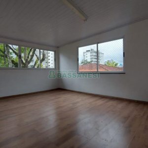 Casa Comercial com 350m², 1 vaga, no bairro Lourdes em Caxias do Sul para Alugar