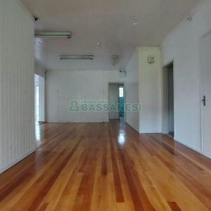 Casa Comercial com 350m², 1 vaga, no bairro Lourdes em Caxias do Sul para Alugar