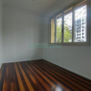 Casa Comercial com 350m², 1 vaga, no bairro Lourdes em Caxias do Sul para Alugar