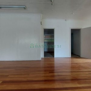 Casa Comercial com 350m², 1 vaga, no bairro Lourdes em Caxias do Sul para Alugar