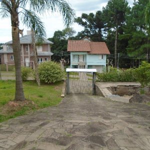 Casa, 3 dormitórios, 1 vaga, no bairro Colina Sorriso em Caxias do Sul para Comprar