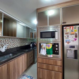 Apartamento com 50m², 2 dormitórios, 1 vaga, no bairro Treviso em Caxias do Sul para Comprar