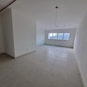 Sala com 44m², 1 vaga, no bairro Desvio Rizzo em Caxias do Sul para Comprar