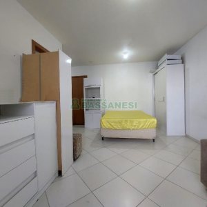 Kitinete Mobiliado com 37m², 1 dormitório, 1 vaga, no bairro Centro em Caxias do Sul para Alugar