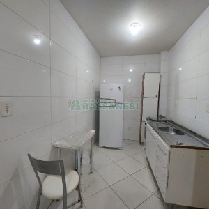 Kitinete Mobiliado com 37m², 1 dormitório, 1 vaga, no bairro Centro em Caxias do Sul para Alugar