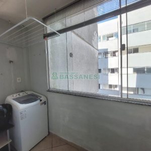 Kitinete Mobiliado com 37m², 1 dormitório, 1 vaga, no bairro Centro em Caxias do Sul para Alugar
